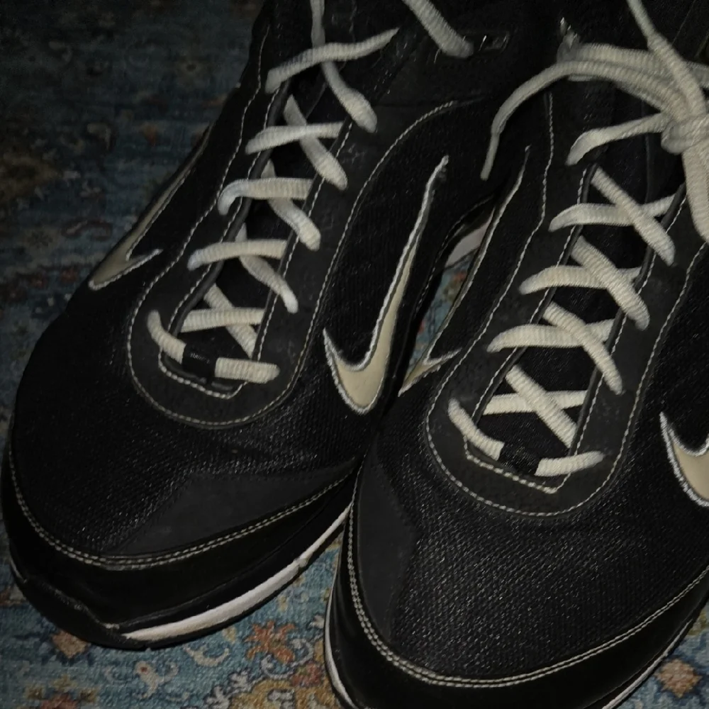 Air Max Nike Black and Cream Men's Sneakers